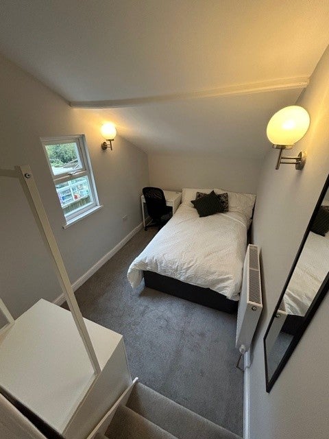 Room Southmead Road in Bristol