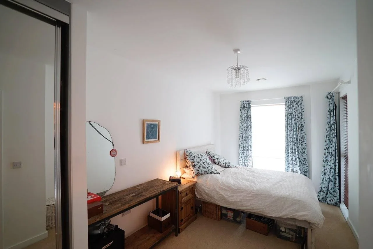 Flat Tolsford Road in Greater London
