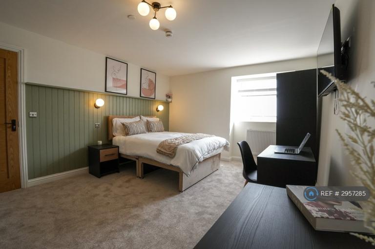 Room Walter Road in Swansea