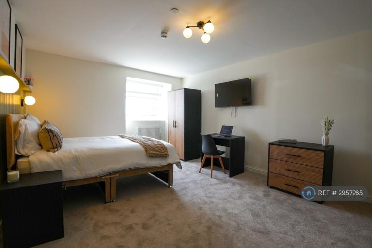 Room Walter Road in Swansea