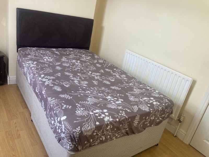 Room Greenhill Road in Birmingham