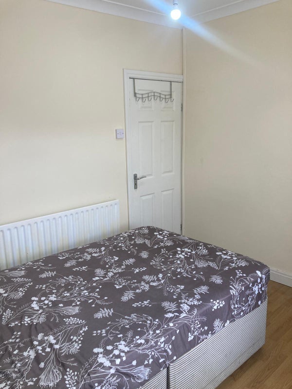 Room Greenhill Road in Birmingham