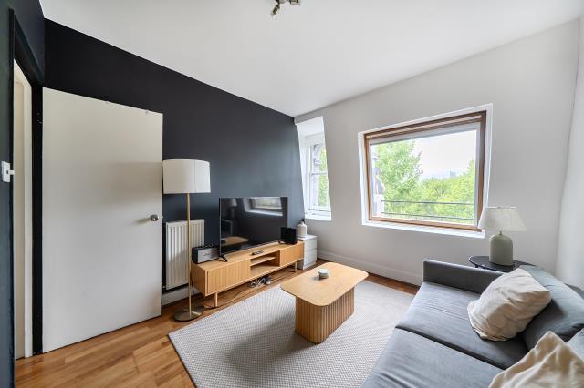 Flat Ladbroke Grove in City of Westminster