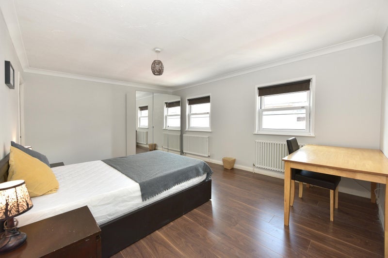 Room Lockesfield Place in Greater London