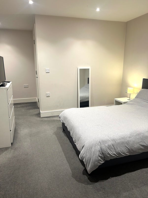 Room Hardwicks Square in Greater London