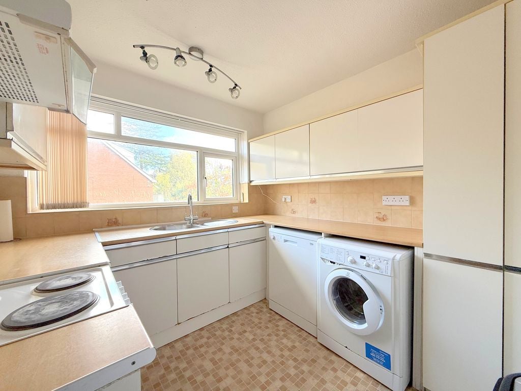 Flat Claire Court in Greater London