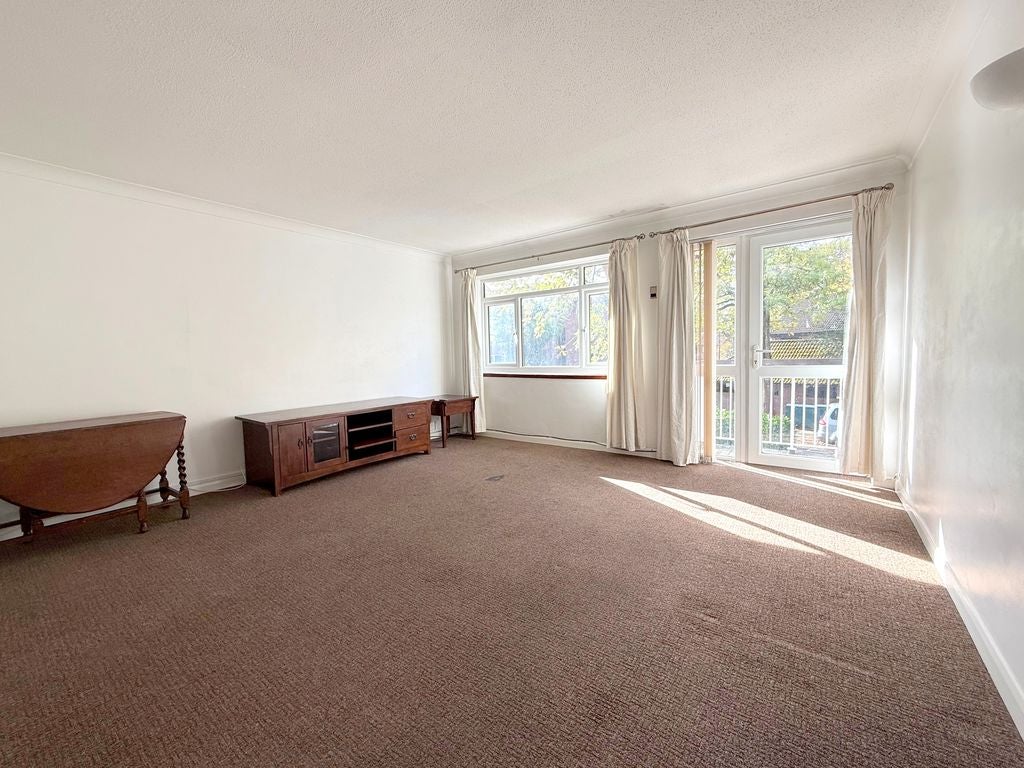 Flat Claire Court in Greater London