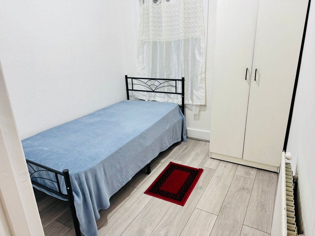 Room Salisbury Road in Greater London