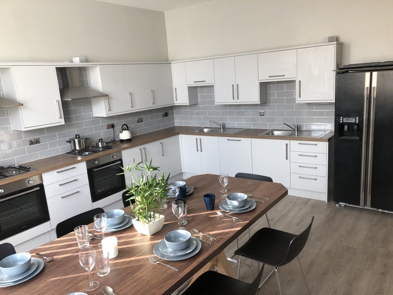 Room Hathersage Road in Manchester