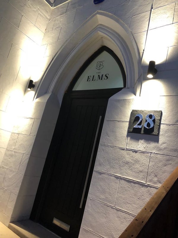 Room Hathersage Road in Manchester
