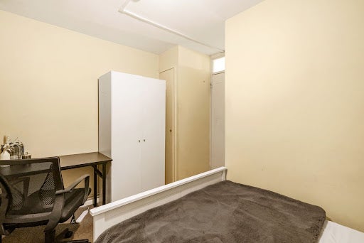Room Chippenham Road in City of Westminster