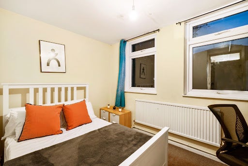 Room Chippenham Road in City of Westminster