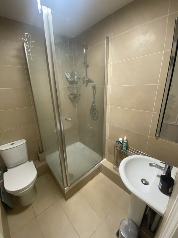 Room Eardley Crescent in Greater London