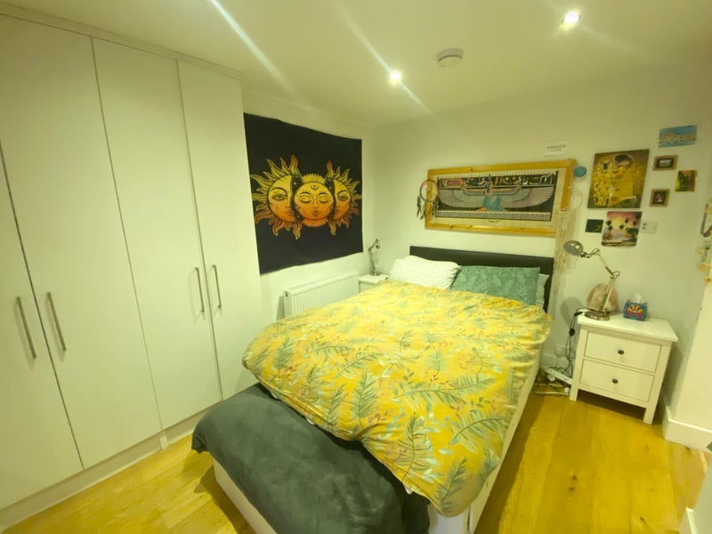 Room Eardley Crescent in Greater London