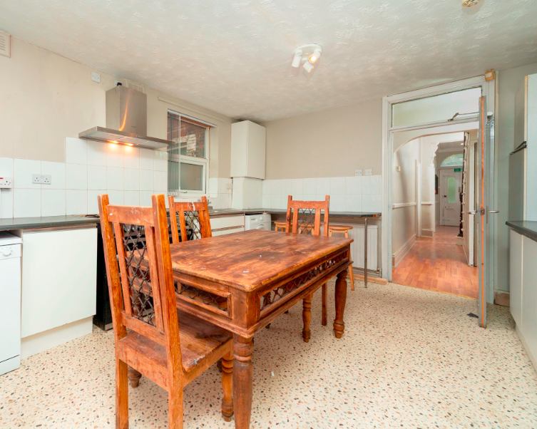 Room Moss Lane East in Manchester