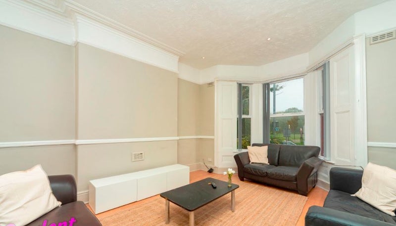 Room Moss Lane East in Manchester