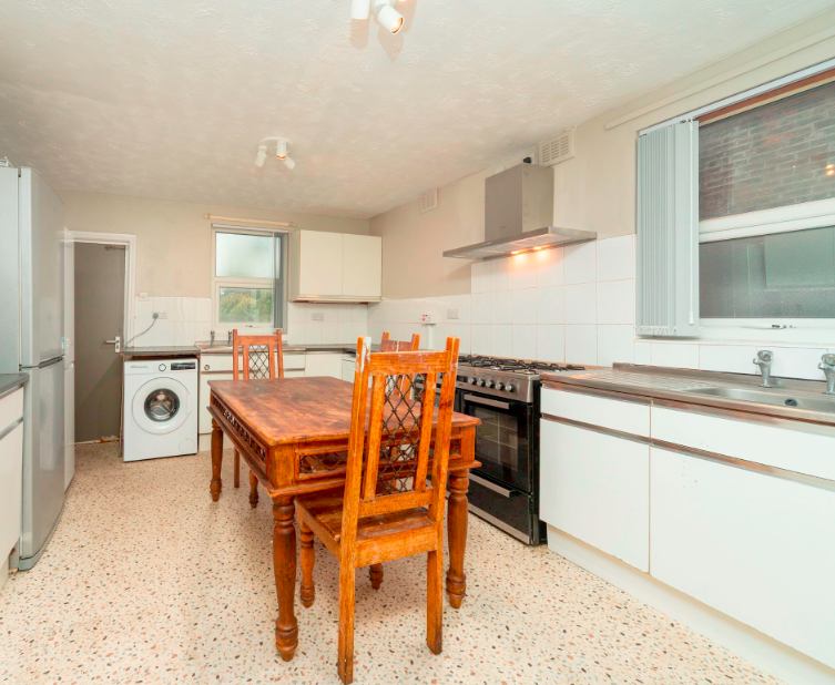 Room Moss Lane East in Manchester