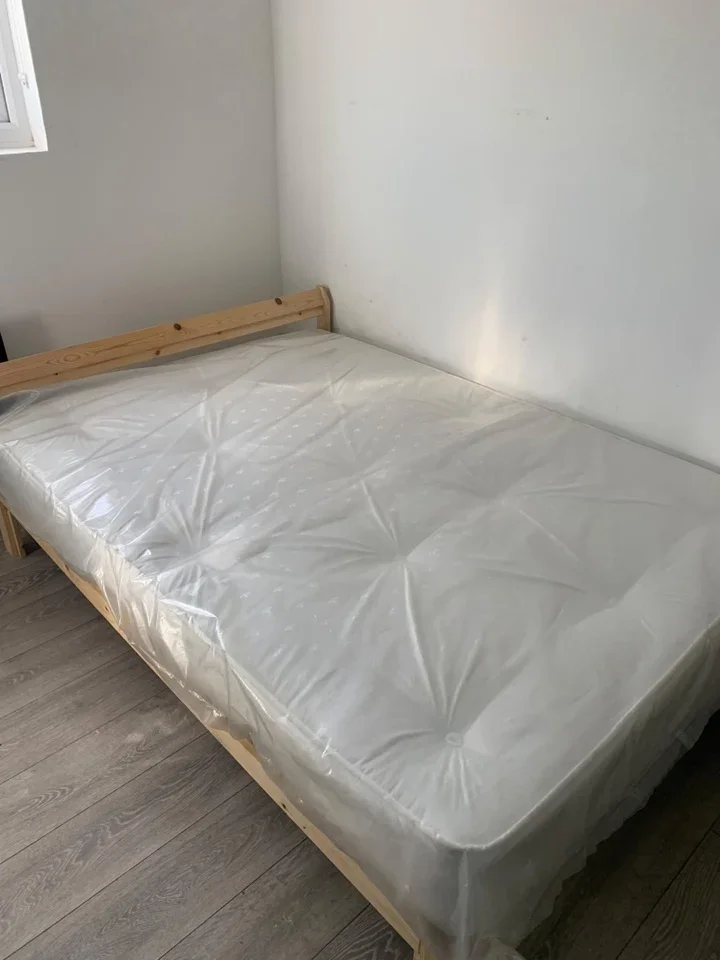 Flat Weald Lane in Greater London