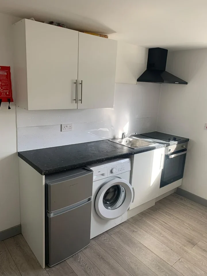 Flat Weald Lane in Greater London