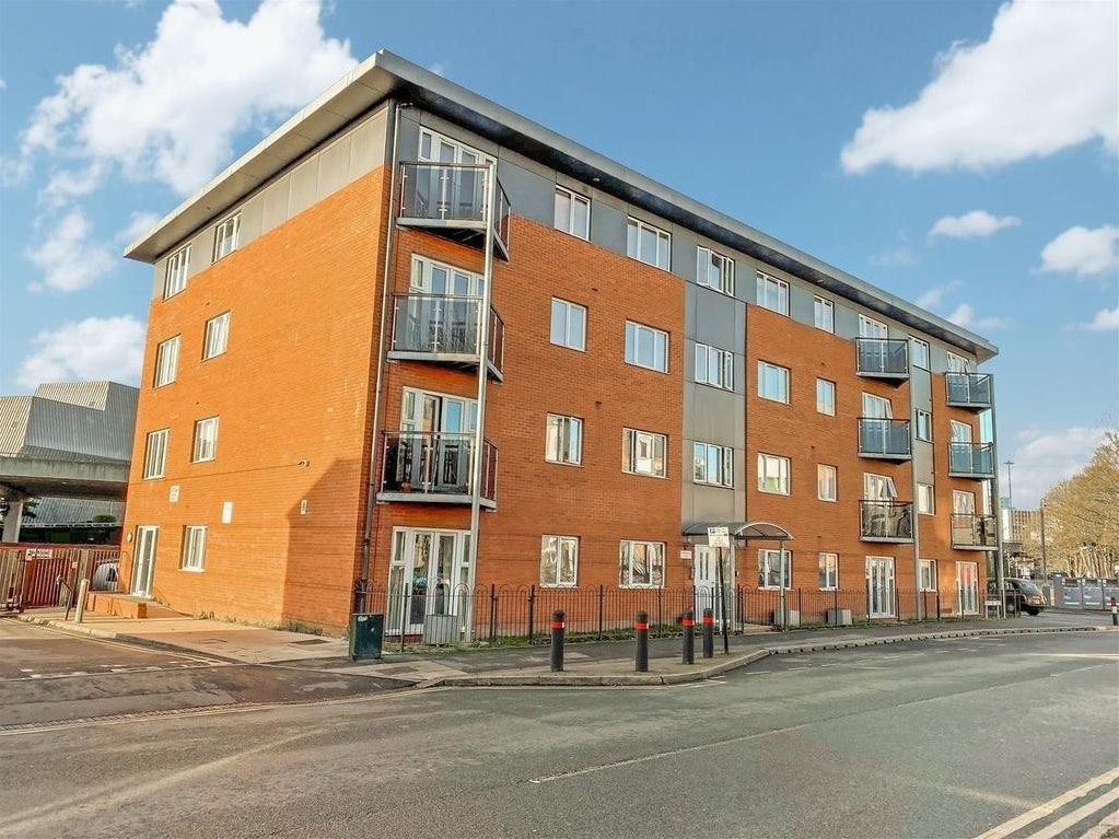 Flat Lower Ford Street in Coventry