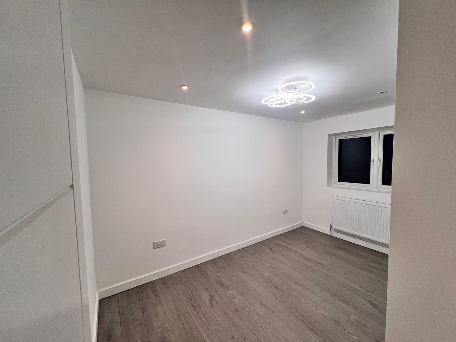 Flat Staines Road in Greater London