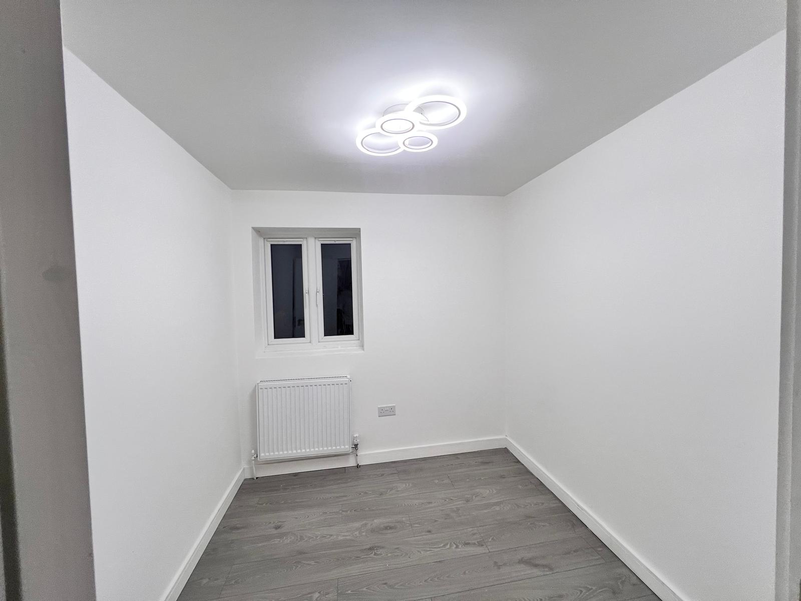 Flat Staines Road in Greater London