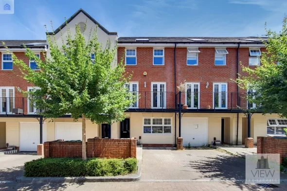 House Lescot Place in Greater London