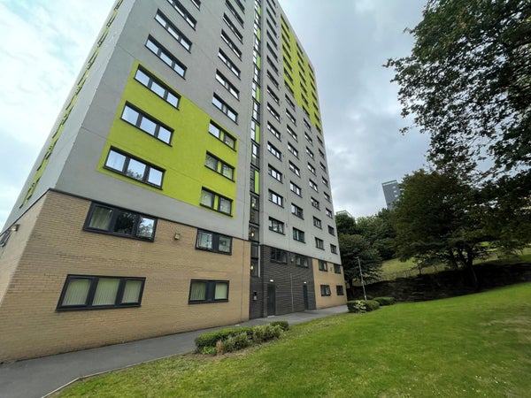 Flat Oatland Drive in Leeds