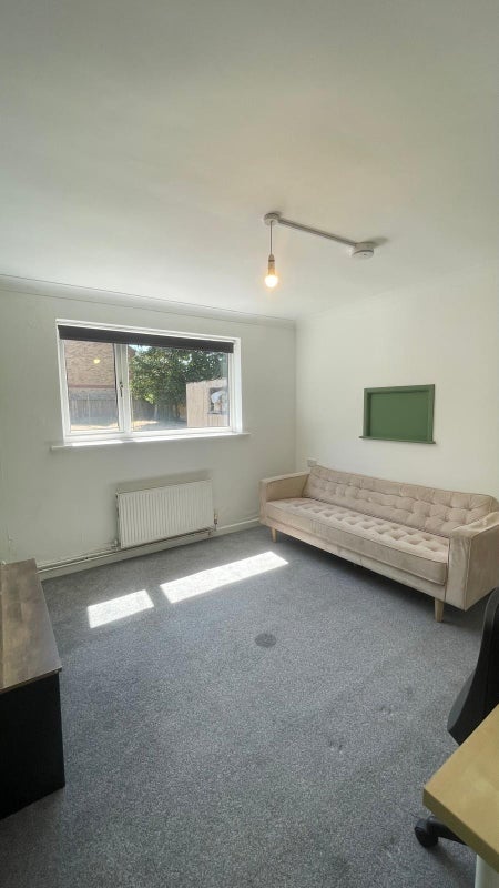 Room Alton Road in Bournemouth