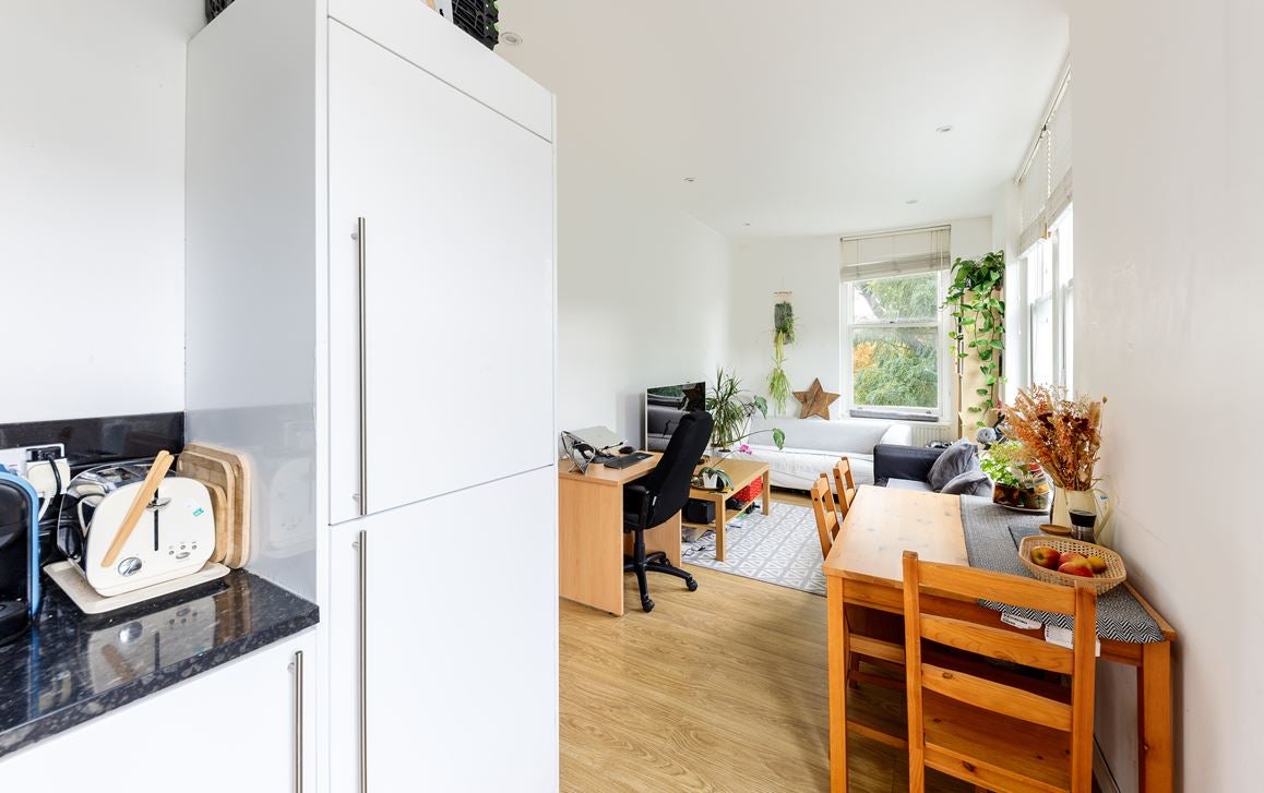 Flat Josephine Avenue in Greater London