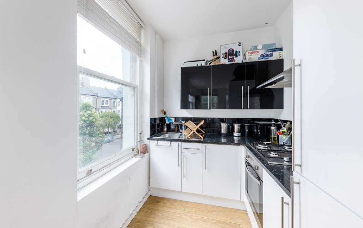 Flat Josephine Avenue in Greater London