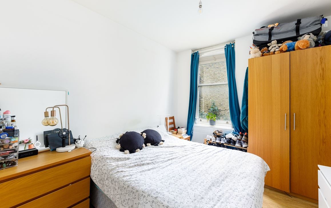 Flat Josephine Avenue in Greater London