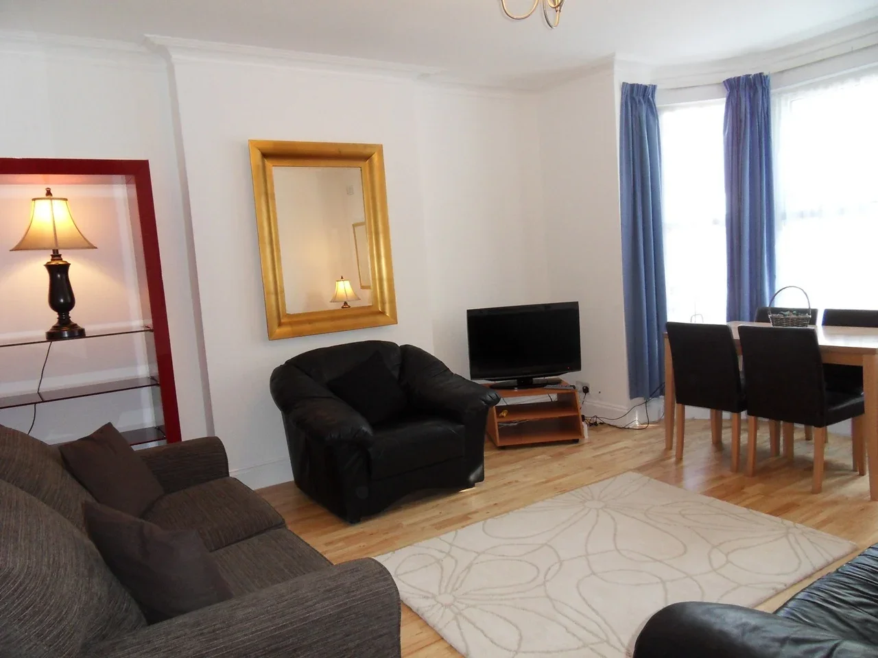 Flat Fairlop Road in Greater London