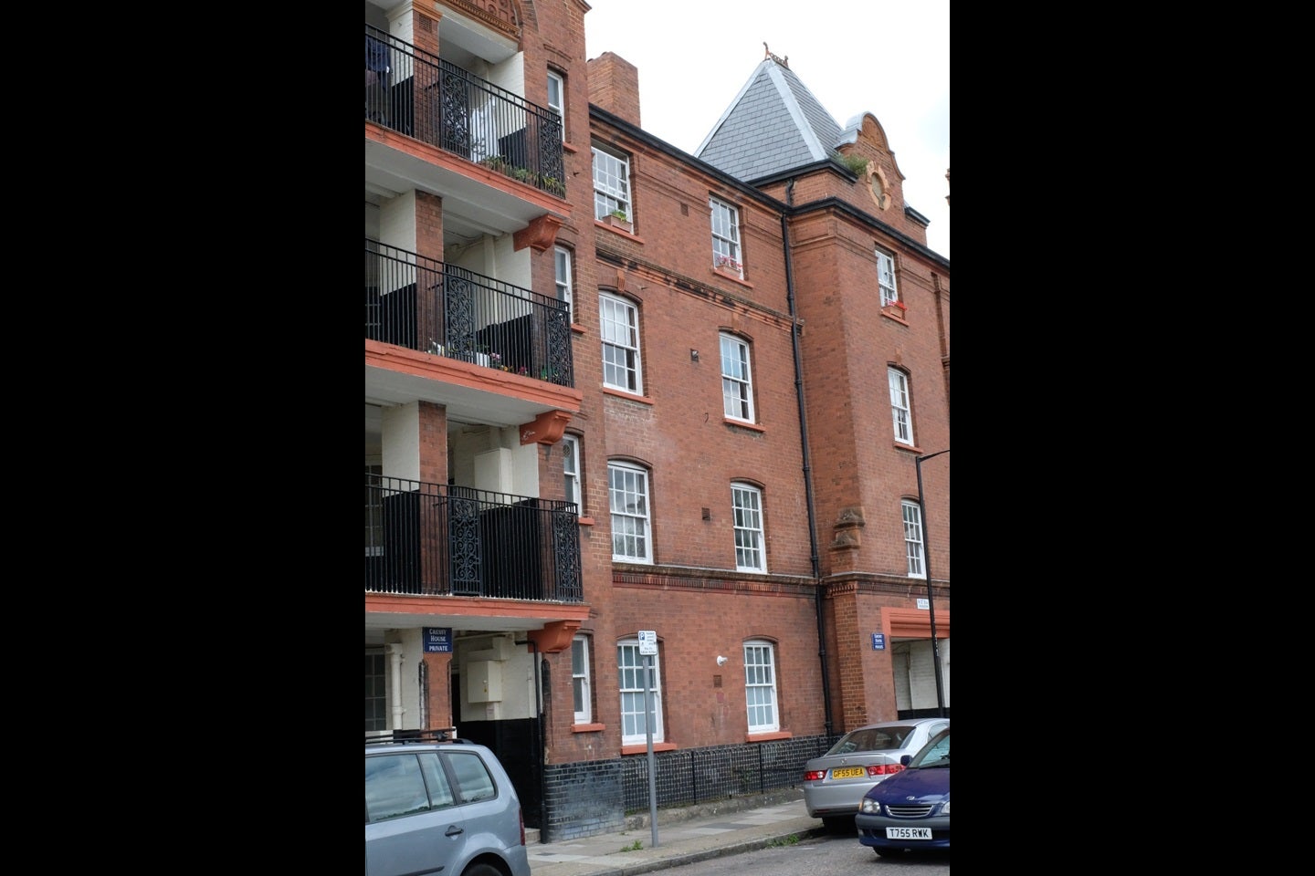 Flat Cressy Court in Greater London