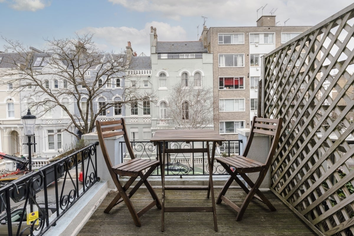 Flat Lansdowne Road in Greater London
