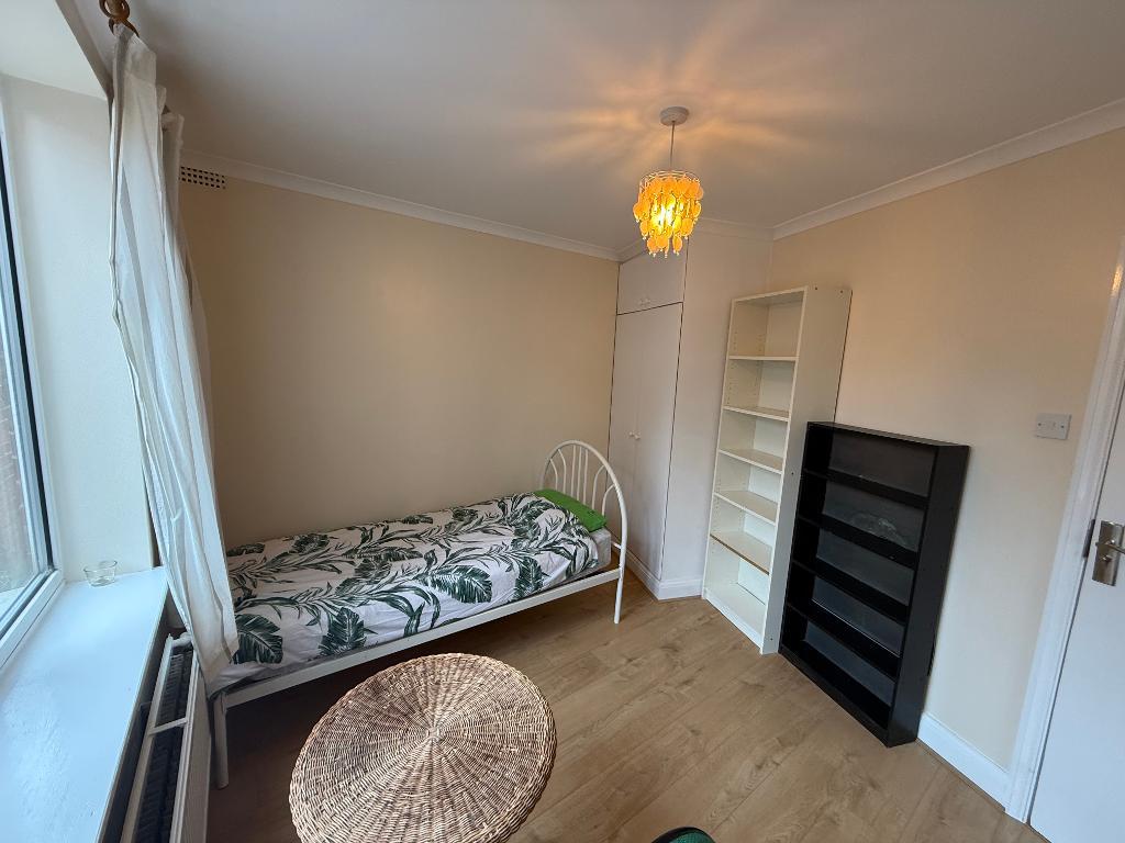 Room Fitzneal Street in Greater London