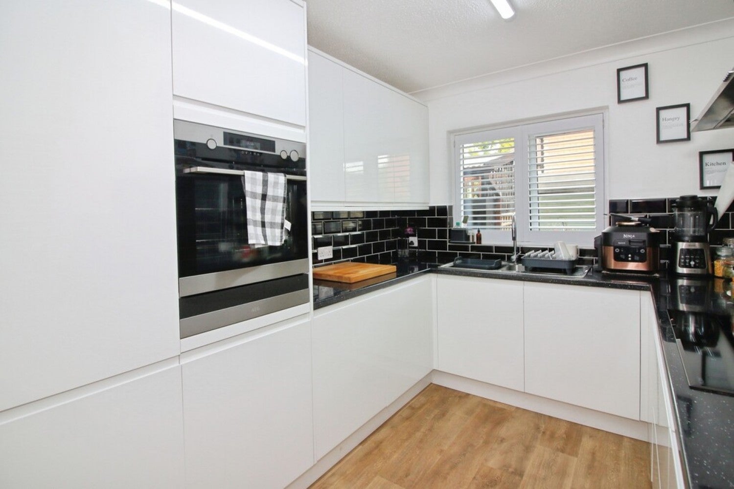 Flat Fernhill Lane in New Forest