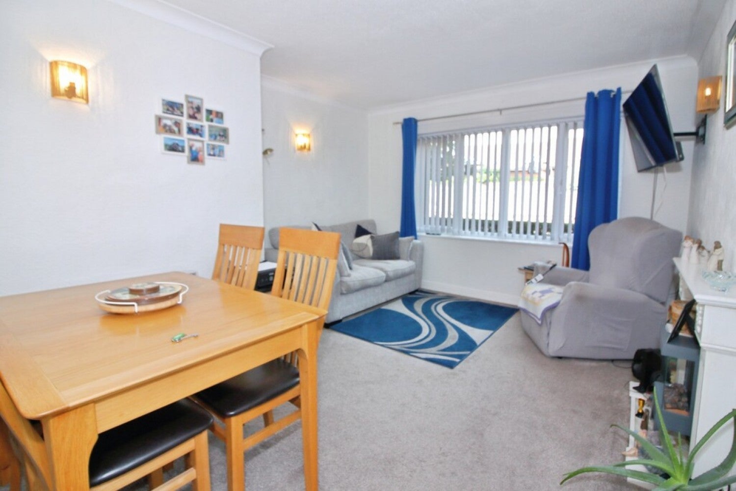 Flat Fernhill Lane in New Forest