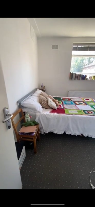 Room Garratt Lane in Greater London