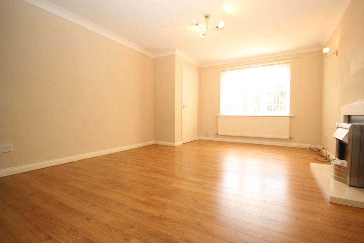 Flat Norwich Drive in Ellesmere Port