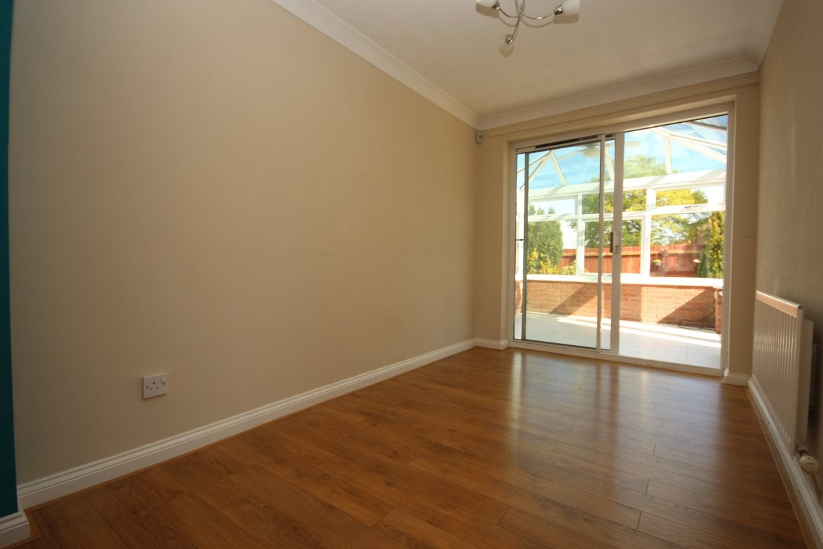 Flat Norwich Drive in Ellesmere Port