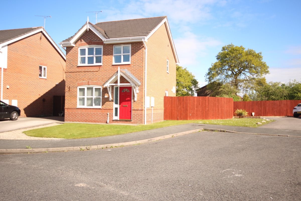 Flat Norwich Drive in Ellesmere Port