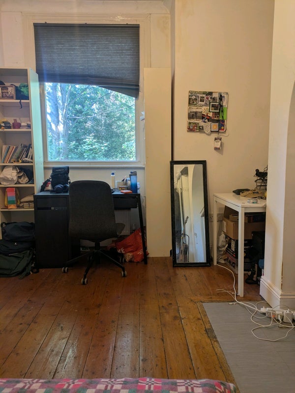 Room Kingsbrook Road in Manchester