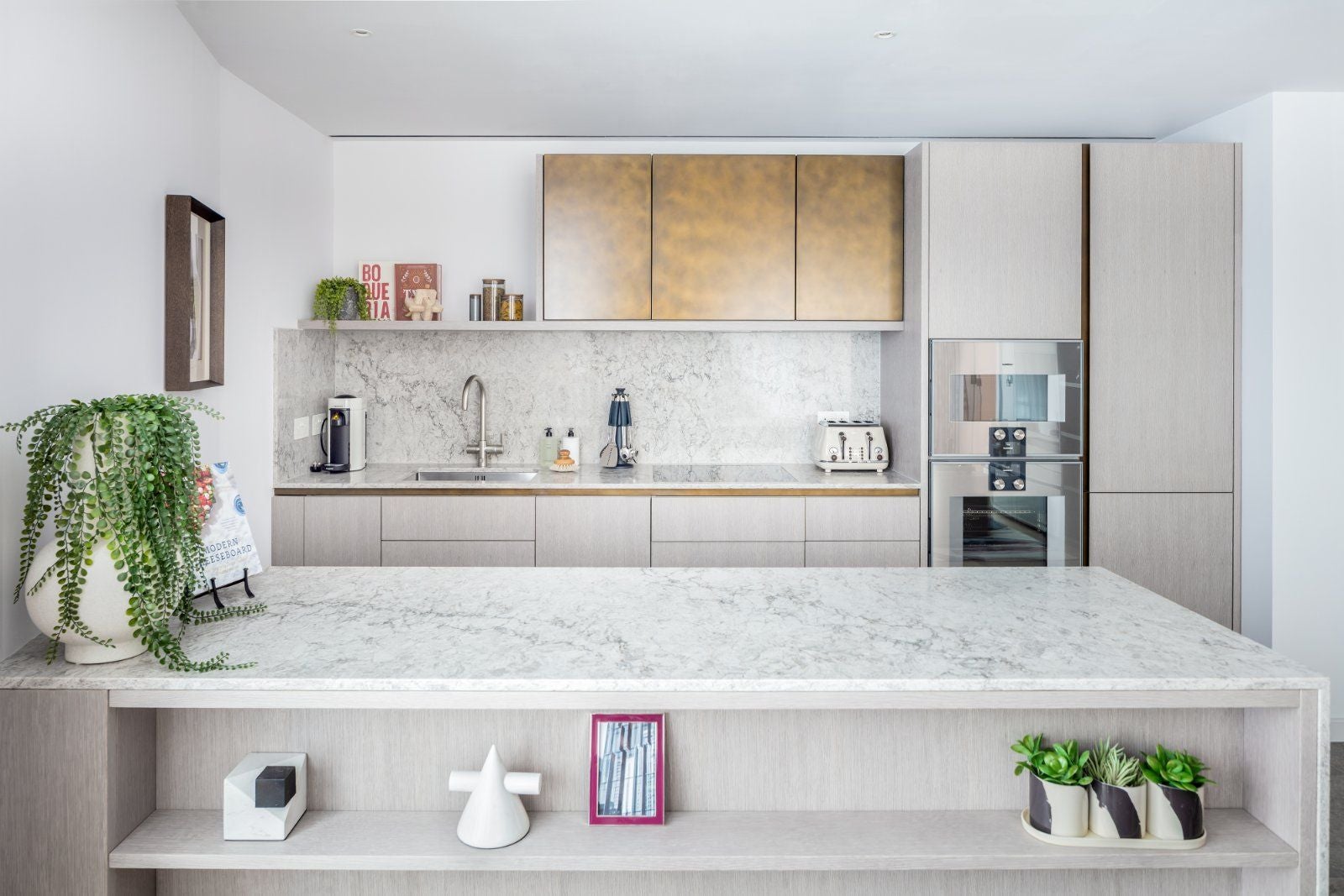 Flat Basil Street in Greater London