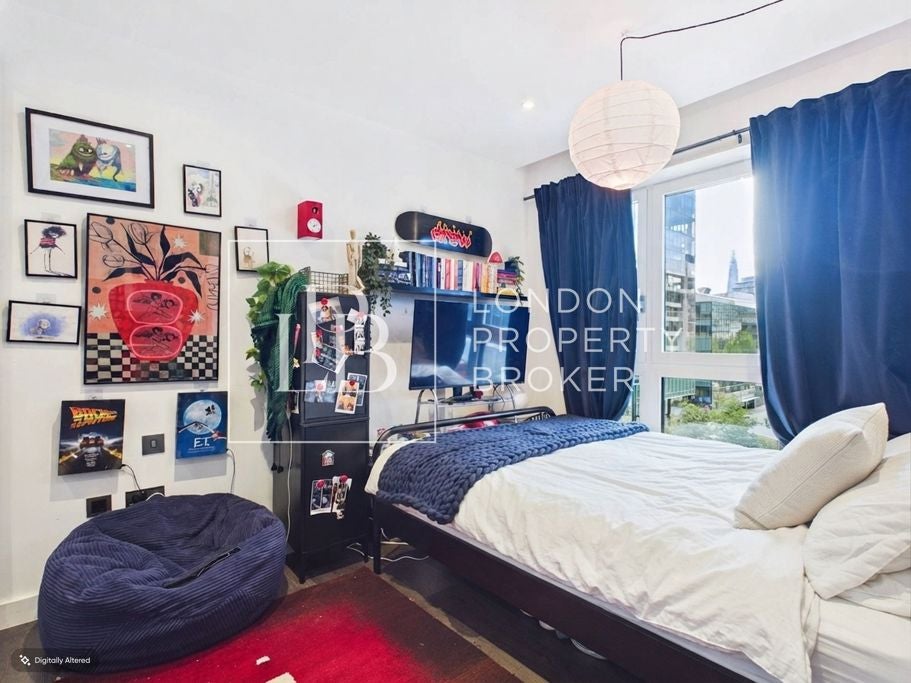 Flat New Drum Street in Greater London