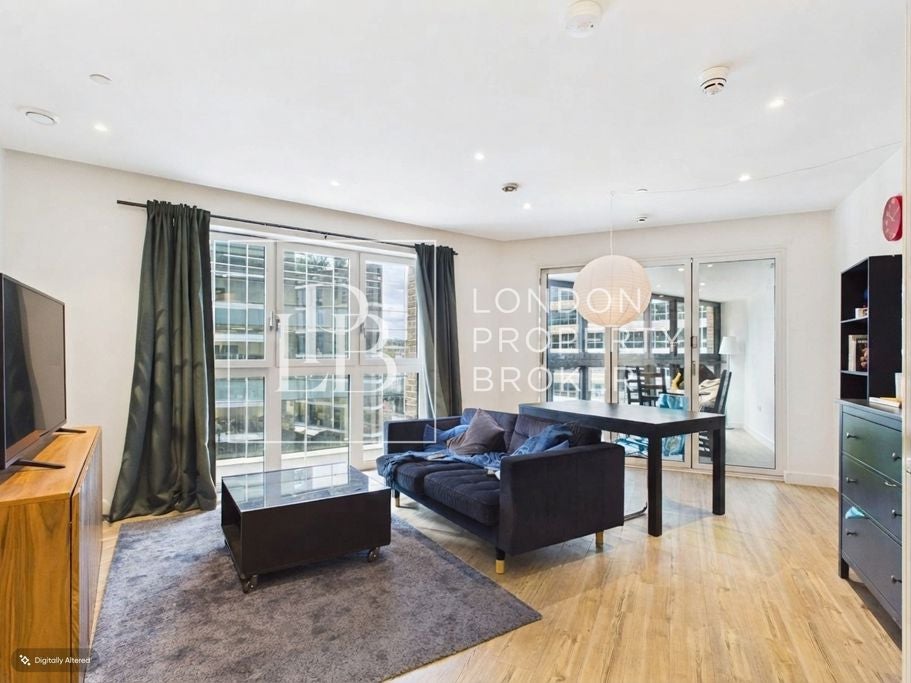 Flat New Drum Street in Greater London