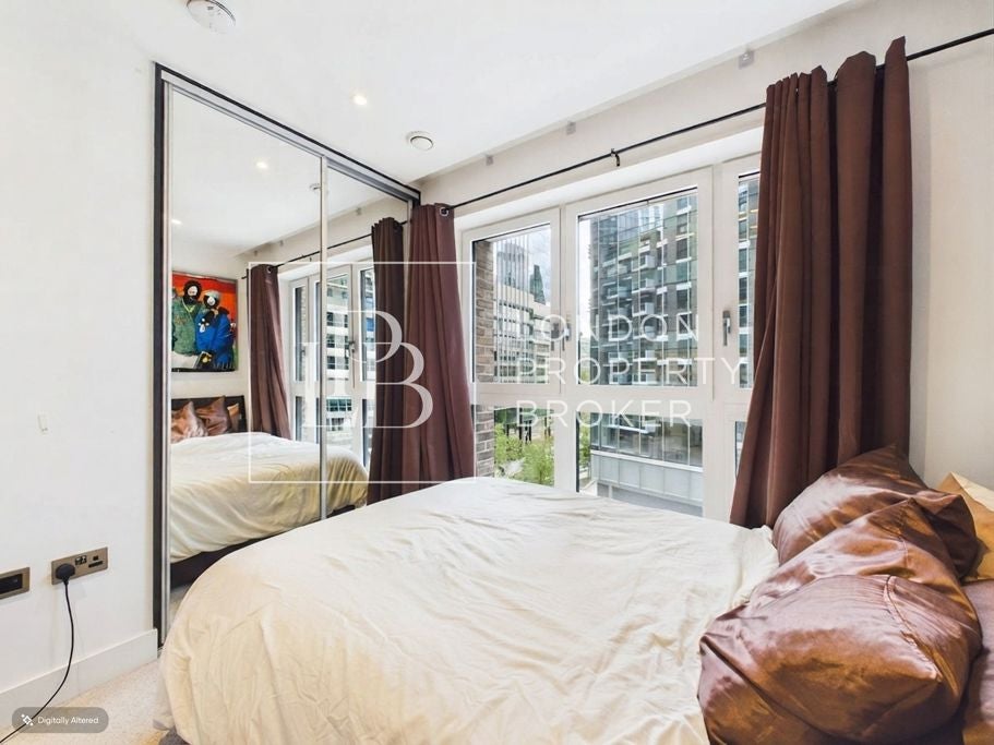 Flat New Drum Street in Greater London
