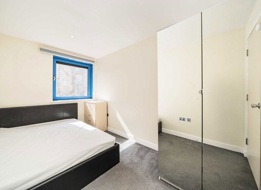 Flat Western Gateway in Greater London