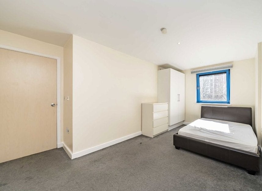 Flat Western Gateway in Greater London