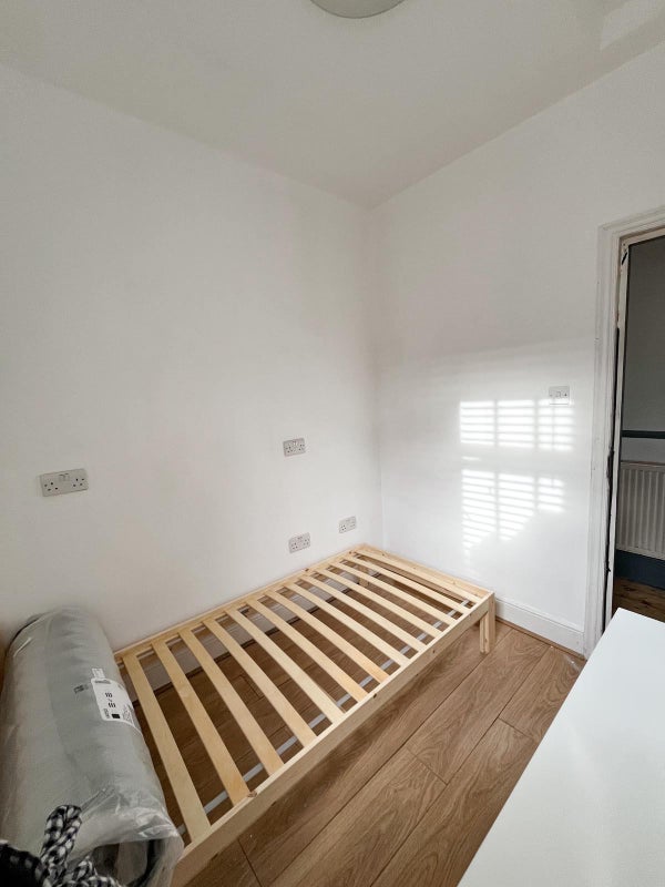 Room Kings Road in Greater London